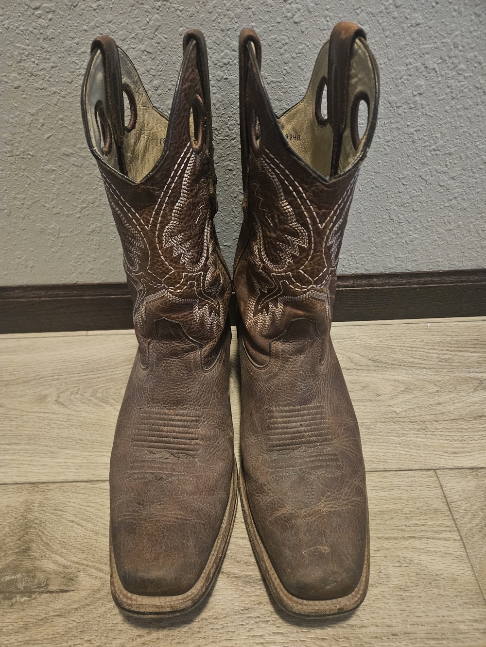 Classic Brown Leather Western Cowboy Boots with White Stitching
